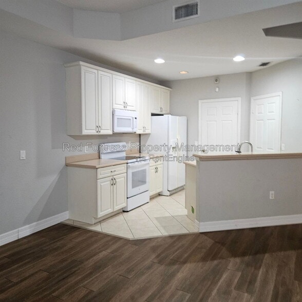 Building Photo - 16097 Via Solera Cir