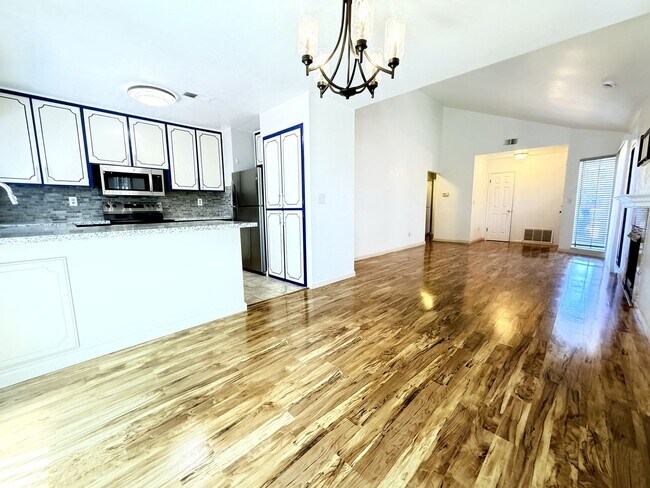 Building Photo - 208 Grovewood Loop N