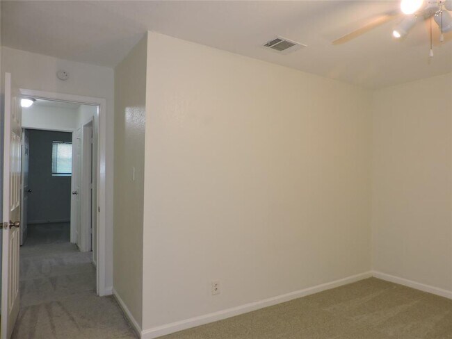 Building Photo - 1625 Chippeway Ln
