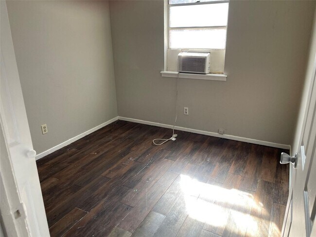 Building Photo - 105 Effie Ln