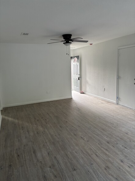 Building Photo - 936 Duty Ave