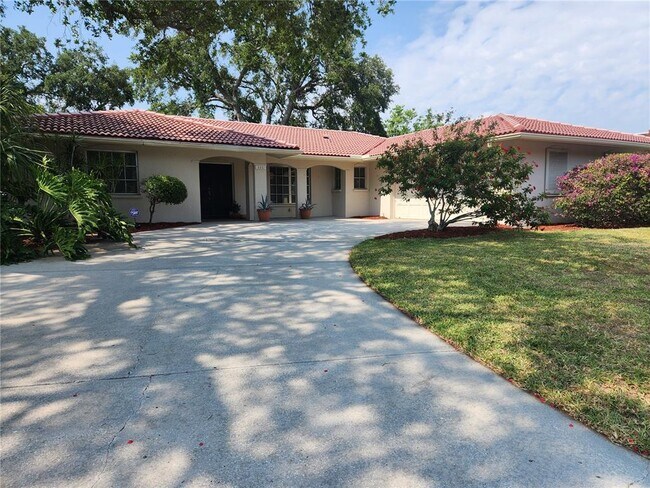 Primary Photo - 3331 Seaview St