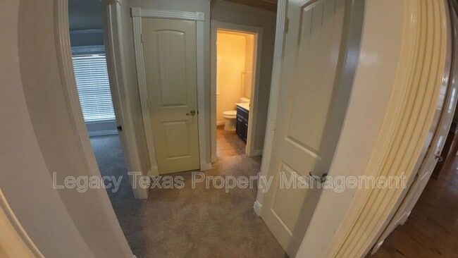 Building Photo - 414 Woodard Ave