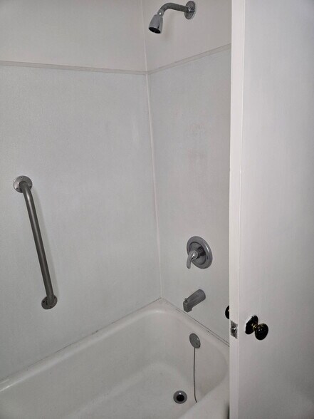 Building Photo - 1405 Washington St