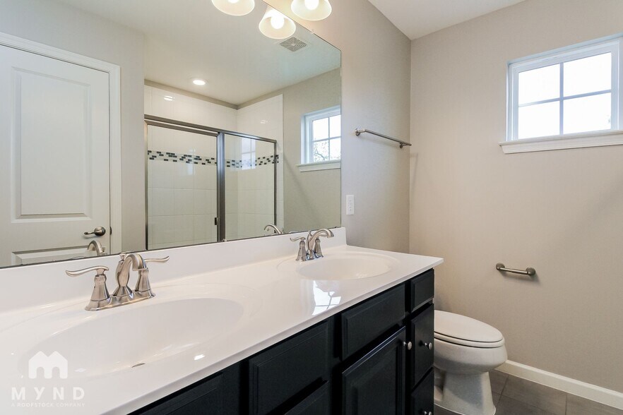 Building Photo - 2212 Pearwick Ct