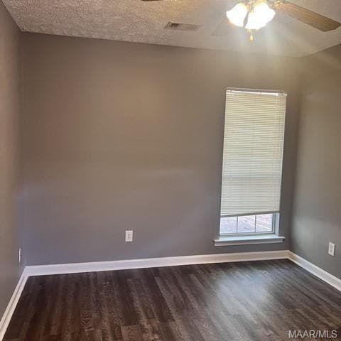 Building Photo - 932 Eastern Oaks Dr