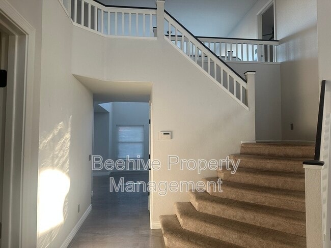 Building Photo - 1034 W Juanita Ave