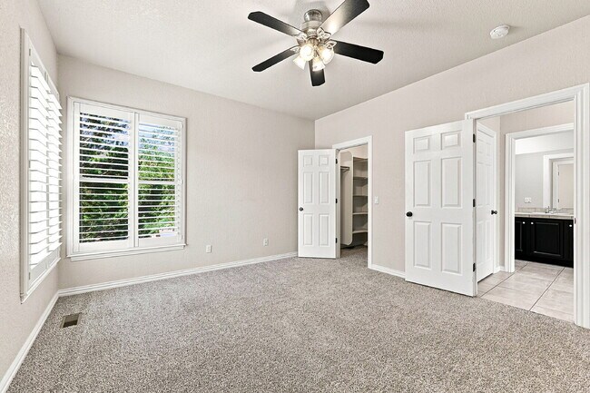Building Photo - $3,040.95, 6 bed, 4 bath located in Colorado Springs