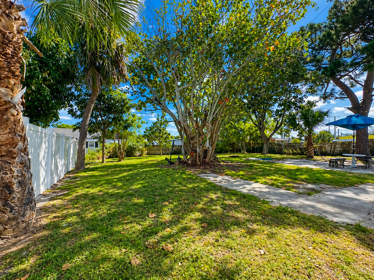 Building Photo - 422 N Broadway