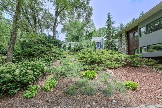 Building Photo - 55 Aspen Rd