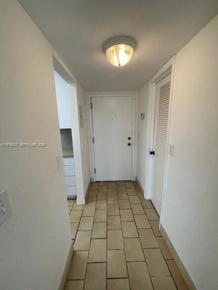 Building Photo - 13455 NE 10th Ave