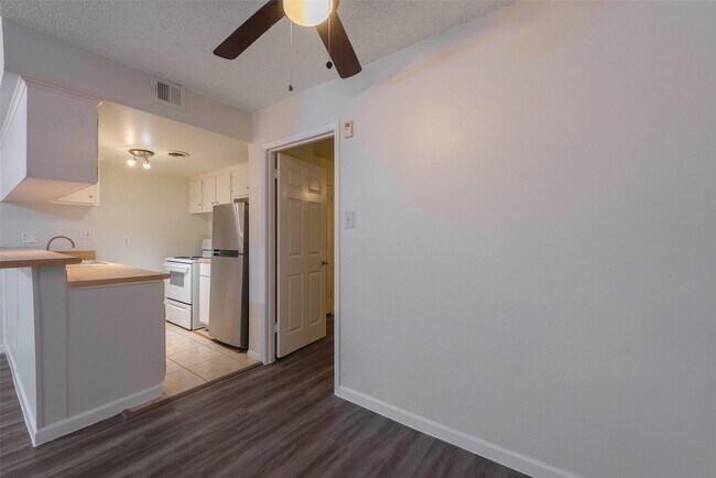 Building Photo - 5151 Richmond Ave.