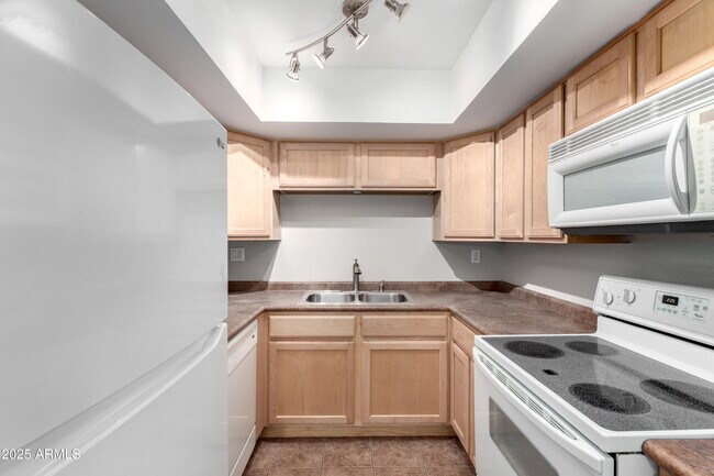 Building Photo - 8260 E Arabian Trail