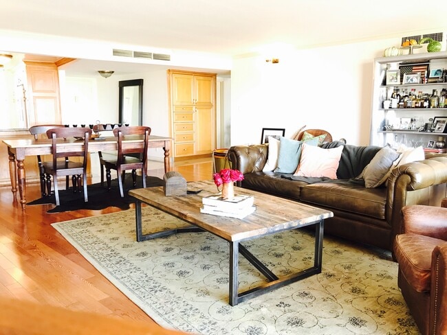 Building Photo - 4265 Marina City Dr