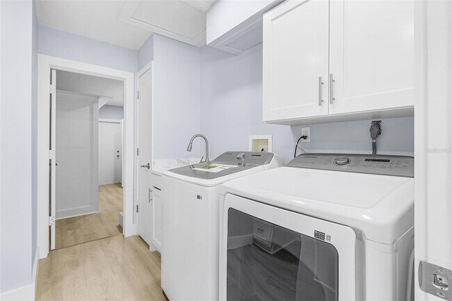 Building Photo - 716 Sarabay Rd