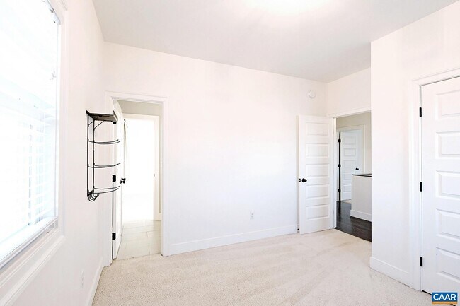 Building Photo - 903 Nassau St