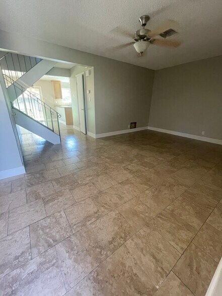 Building Photo - 326 Stafford Way