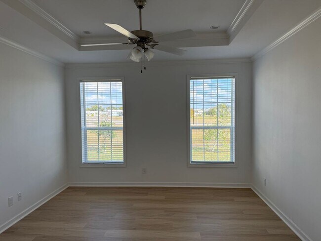 Building Photo - 3808 Sunset Dr