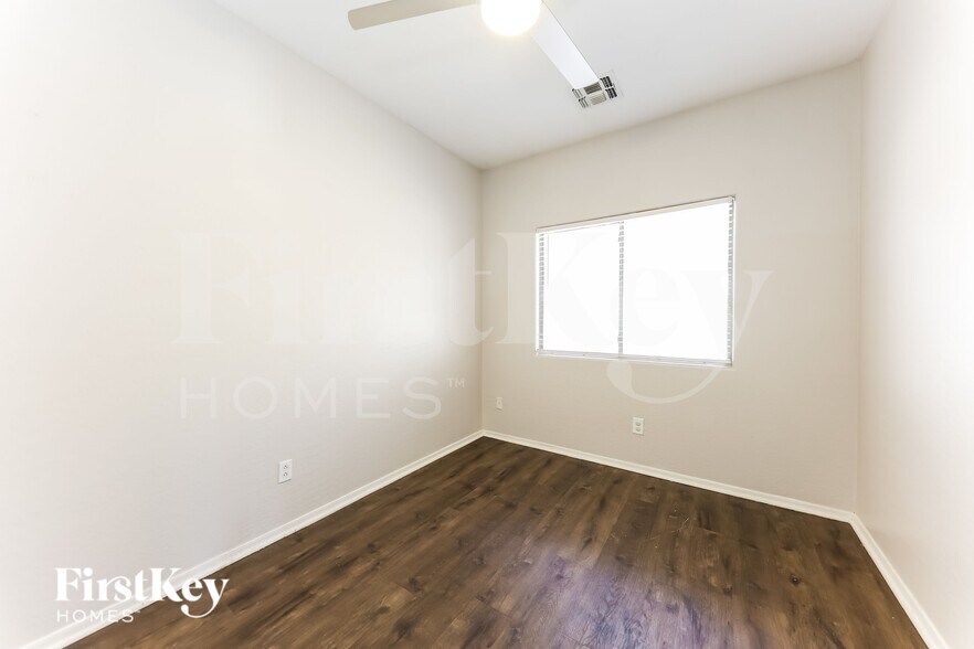 Building Photo - 13030 W Windrose Dr