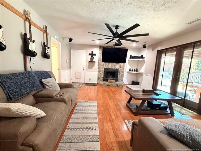 Building Photo - 1030 Rim Rd