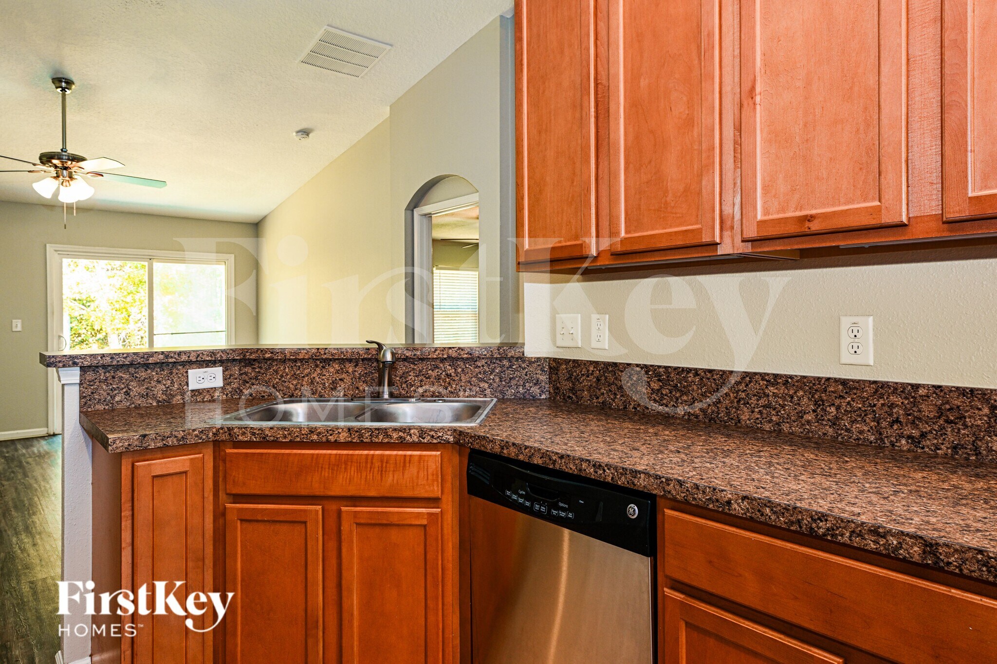 Building Photo - 403 W New England Dr