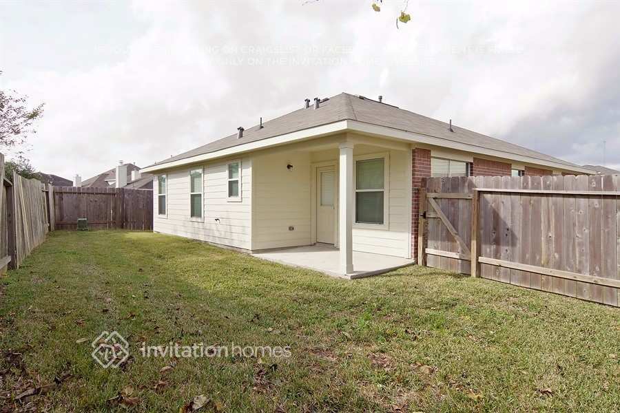 Building Photo - 2011 Fairwood Knolls