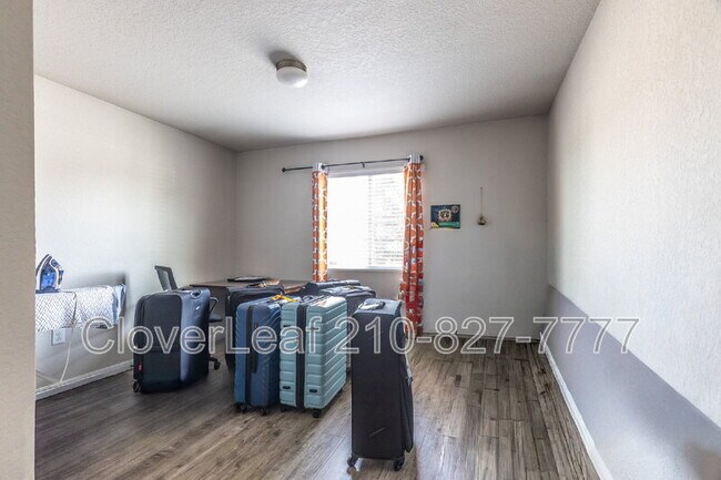 Building Photo - 10423 Legacy Cv