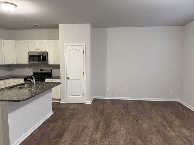 Building Photo - 192bmw