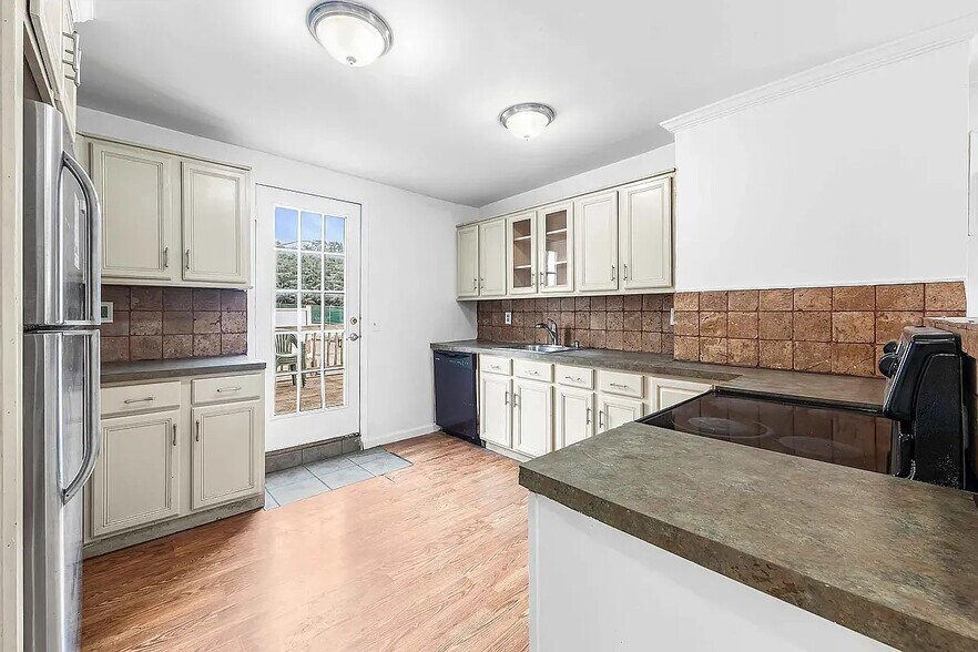 Building Photo - 1603 Bushwick Ave