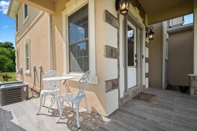 Building Photo - 200 Crooked Creek Dr