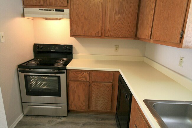 Building Photo - 1102 Spring Loop