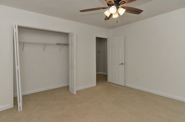 Building Photo - 801 Brightwood Ln