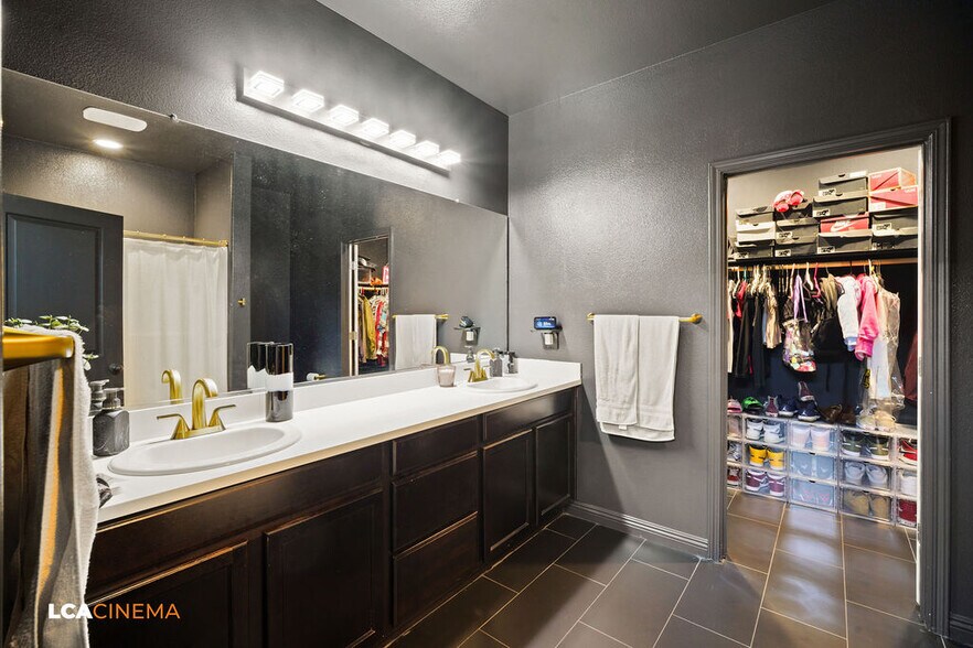 Building Photo - 5805 Commonwealth Ave