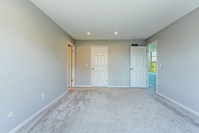 Building Photo - 2865 Barclay Wy