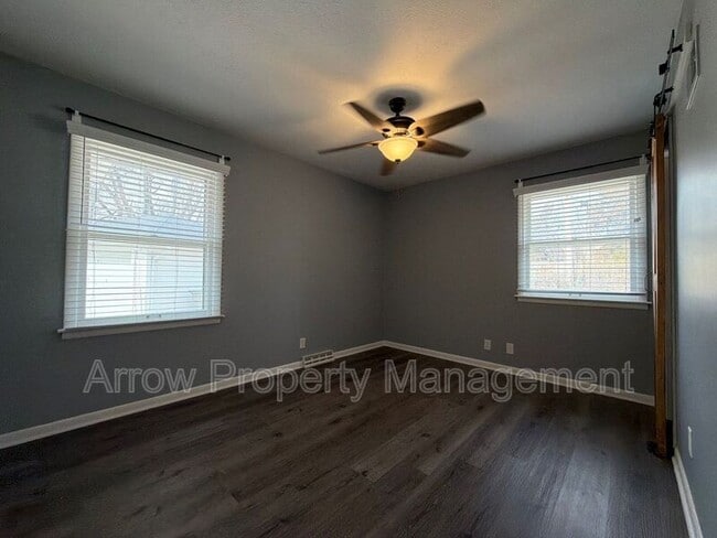 Building Photo - 800 S 38th St