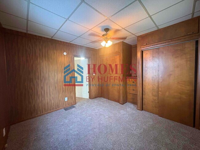Building Photo - Four Bedroom House | Detached Garage