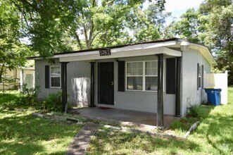 Building Photo - 2 bedroom in Jacksonville FL 32209