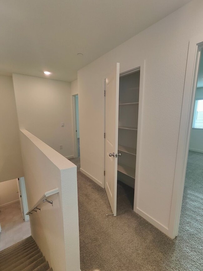Building Photo - Beautiful 2024 Built 4/2.5 - New Subdivision!
