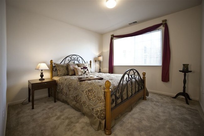 Building Photo - 15292 Hawks Ridge Dr