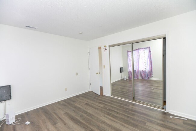 Building Photo - 11 Haverford Ct