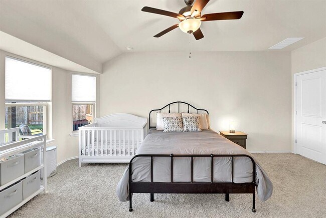 Building Photo - 116 Alba Ave