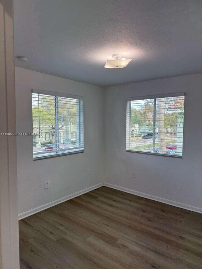 Building Photo - 2470 SE 15th Pl