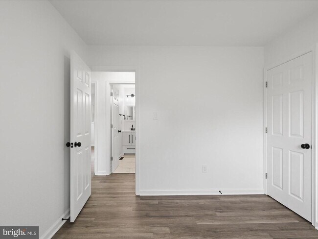 Building Photo - 804 W Nettle Tree Rd