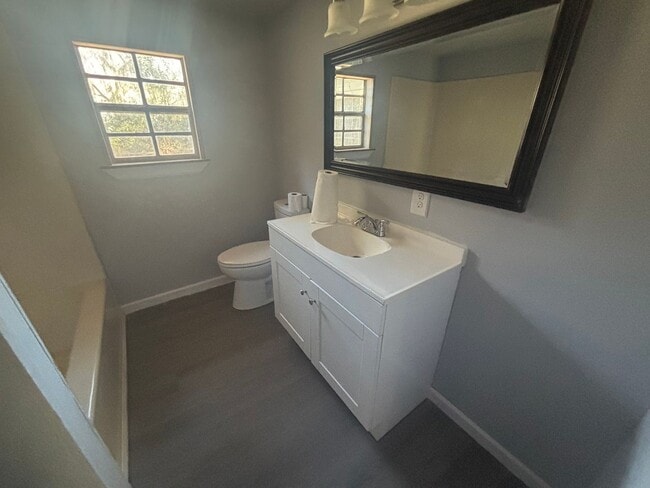 Building Photo - FOR RENT