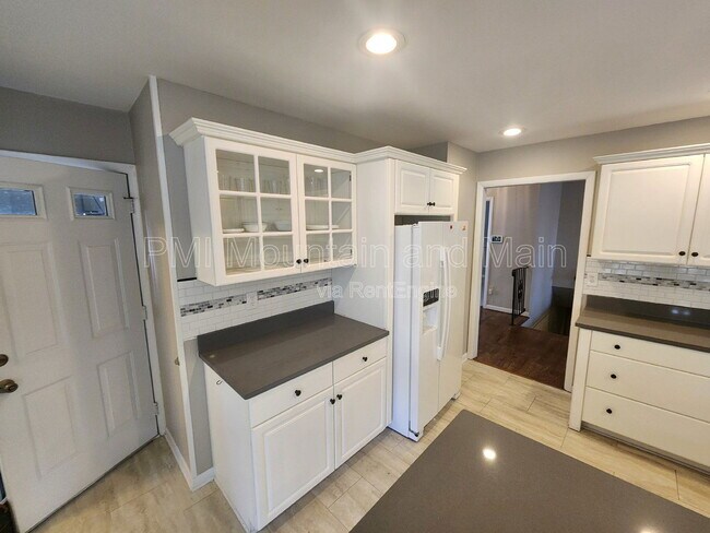 Building Photo - 4000 Laurel Park Hwy