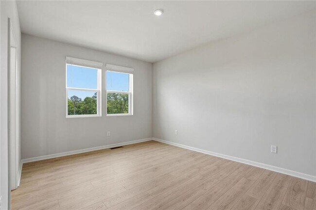 Building Photo - 142 Henley St