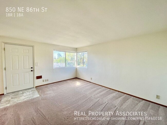 Building Photo - 850 NE 86th St