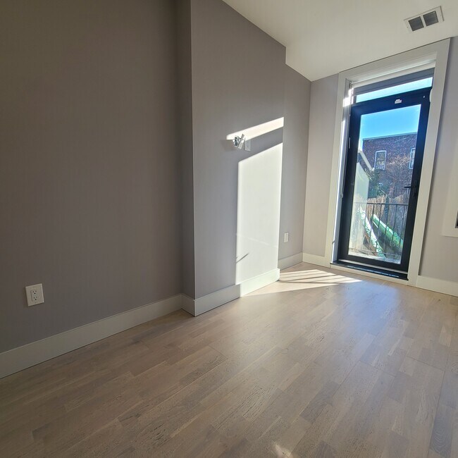 Building Photo - 21 65th St