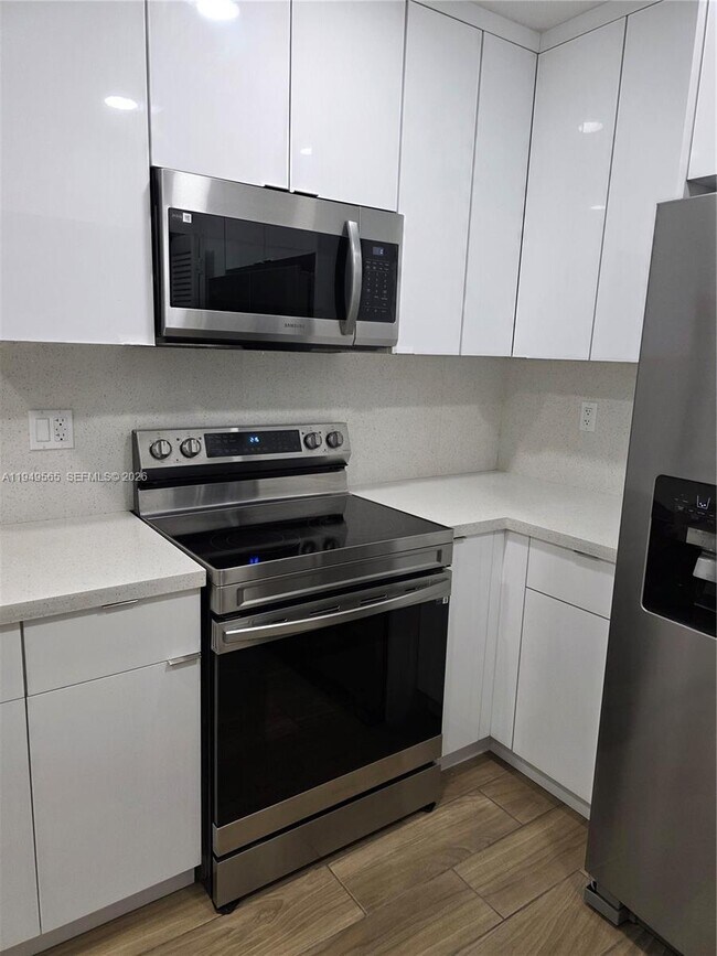 Building Photo - 1191 W 53rd Terrace