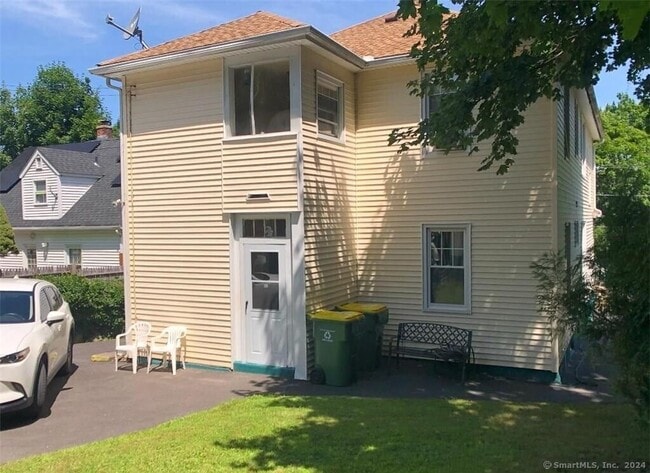 Building Photo - 15 Lone Oak Ave